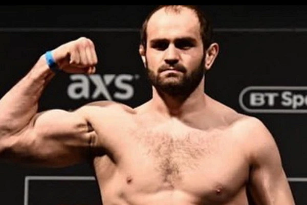 UFC уволил российского бойца Сафарова